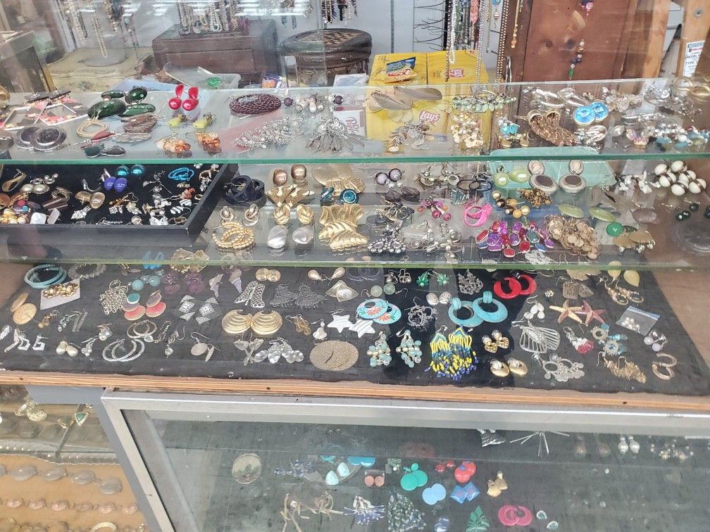 Jewelry Costume Rings Ear Rings Necklaces Bracelets Brooches