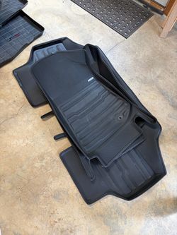 Kia Niro Tux Mats floor mats - like new