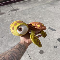 Disney Store Exclusive Finding Nemo Squirt Turtle Stuffed Animal 11"
