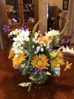 Centerpiece in green butterfly pot