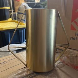 Gold Vase 