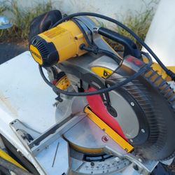 DEWALT CHOP SAW 
