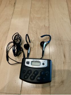 SONY SRF-M37V WALKMAN AM/FM RADIO TV/WEATHER DIGITAL MUSIC WITH SONY EARBUDS