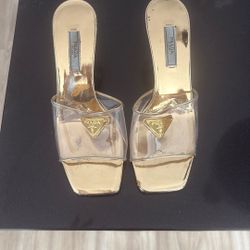 Size 37 PRADA HEELS