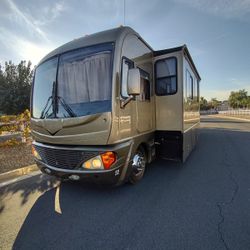 2005 Fleetwood Pace Arrow RV