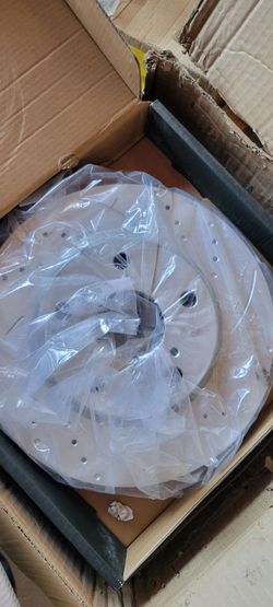 2006----2018 Toyota RAV4 front performance brake pads and rotors drilled and slotted