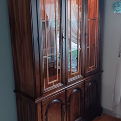 BEST OFFER, Vintage 1978 China/display Cabinet 