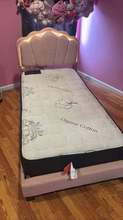 Twin size bed