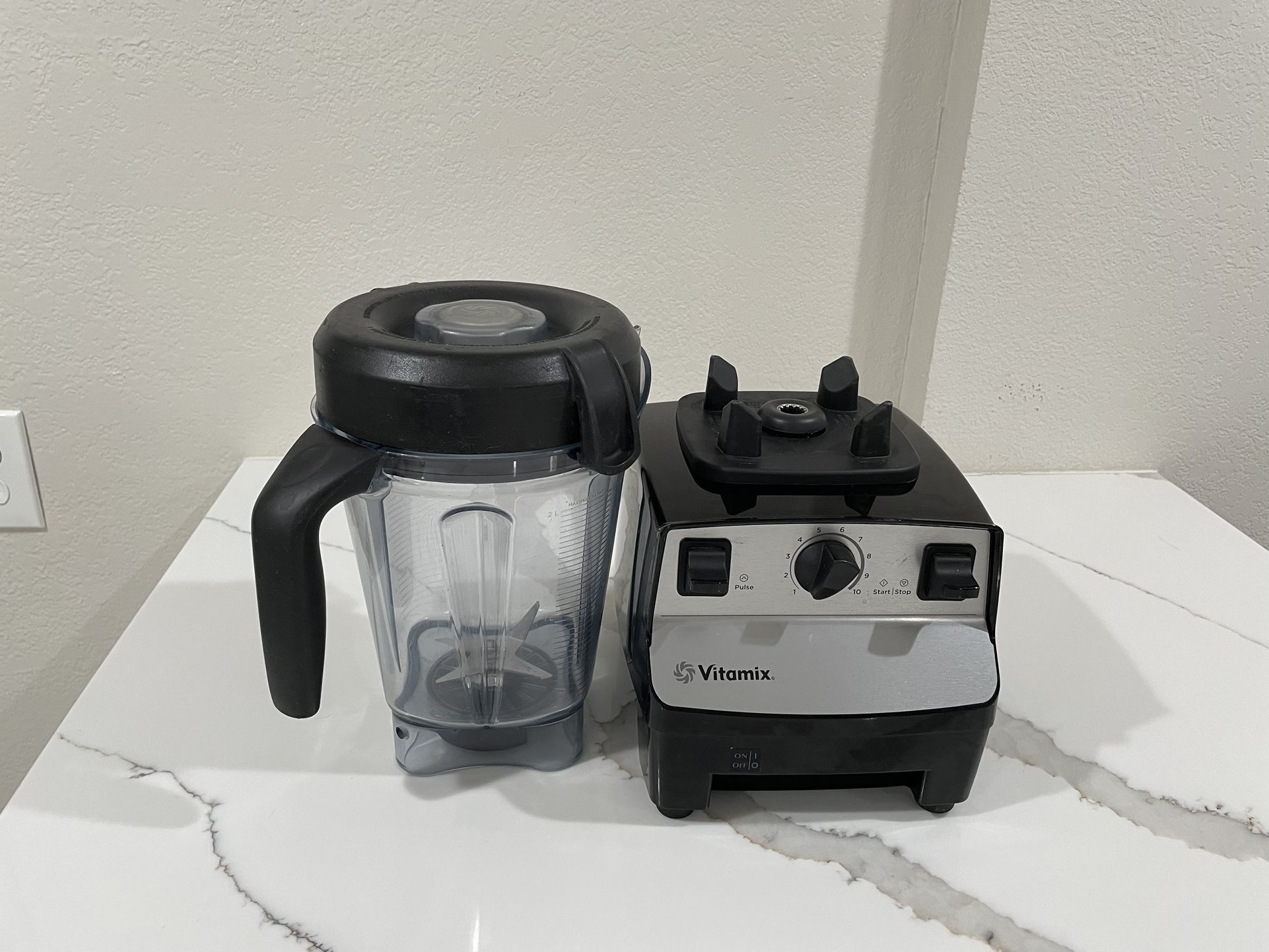(Like New) Vitamix 5300 Blender