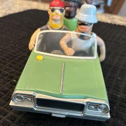 Low rider Chevy plays tune