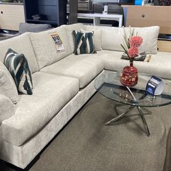 White Cozy Sectional ☁️💚 $1,899