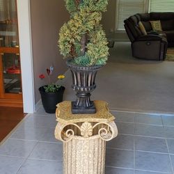 Artificial Plant With Great Looking Pedestal 