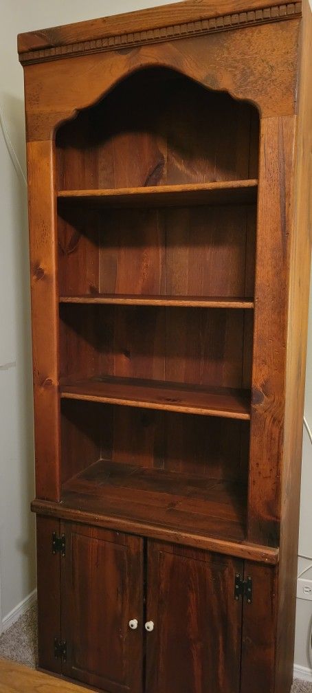 Habersham Plantation 6 shelf bookcase with doors