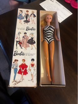 Vintage Mattel, Barbie, doll with blonde bubble, cut hair with the white and black swimsuit and the boxes in excellent condition