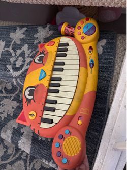 Cat toy piano