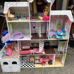 Barbie Houses With Accessories 