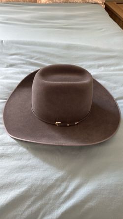 Grey Serratelli felt cowboy hat