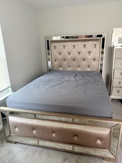 Elegant mirrored Bed set