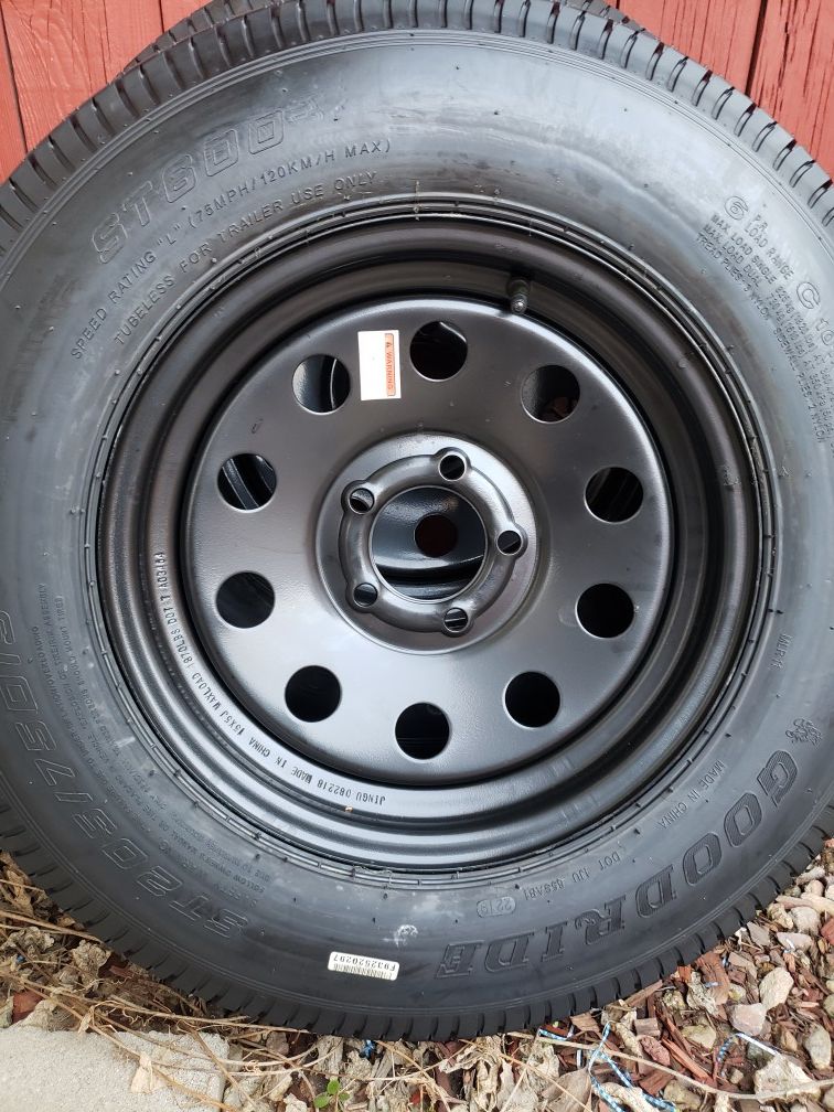 (4) trailer tires