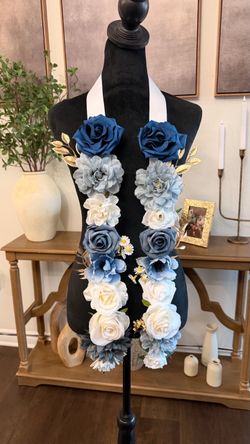 Graduation flower lei