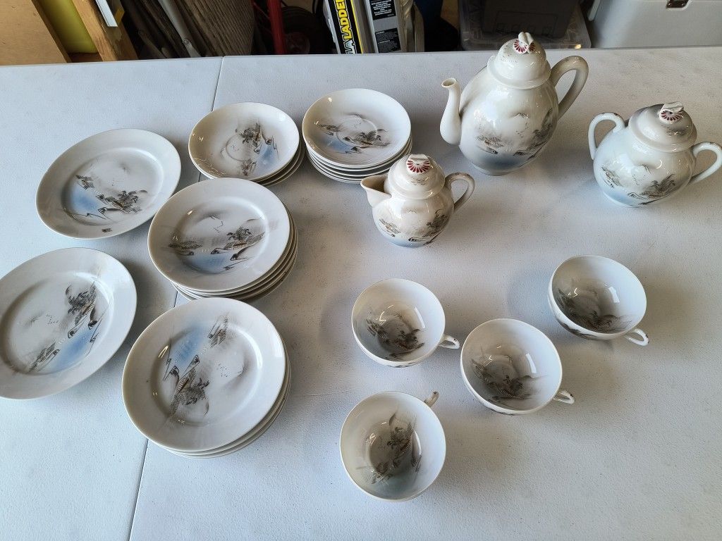 Large Japanese Kutani ware teacup And Tea Set