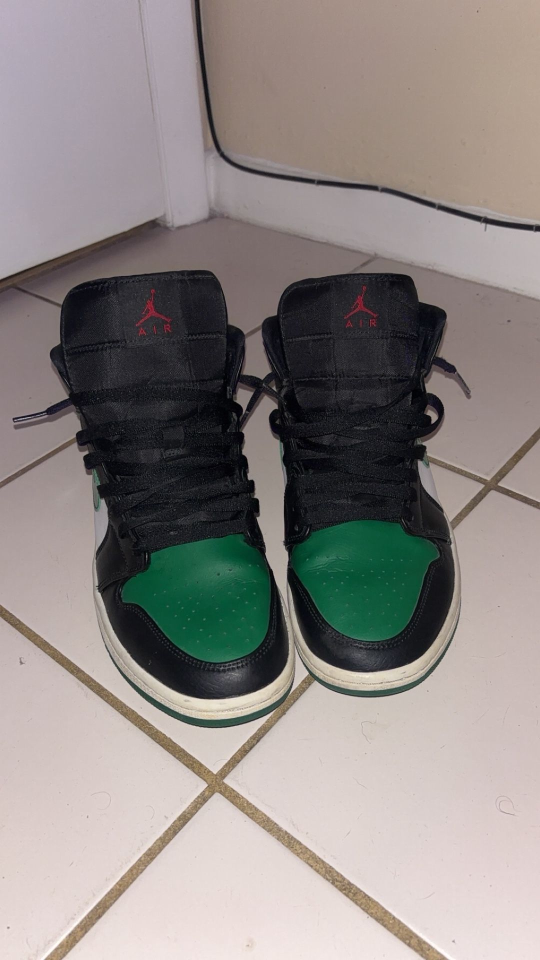 Jordan 1 Mid Green Toe