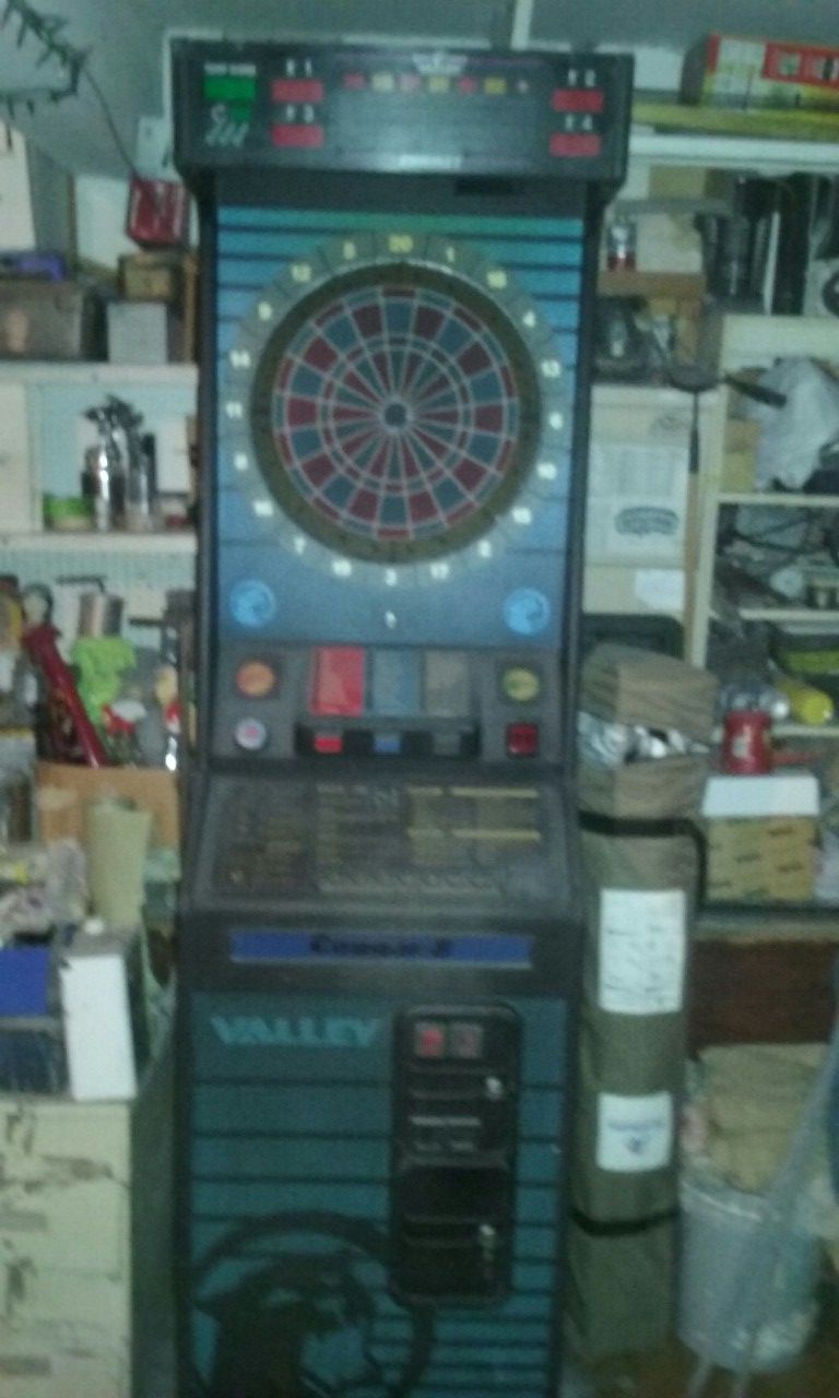Cougar 8 Valley dart board arcade game