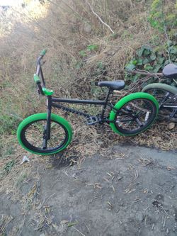Barely used clean BMX bike* Shoot Offer