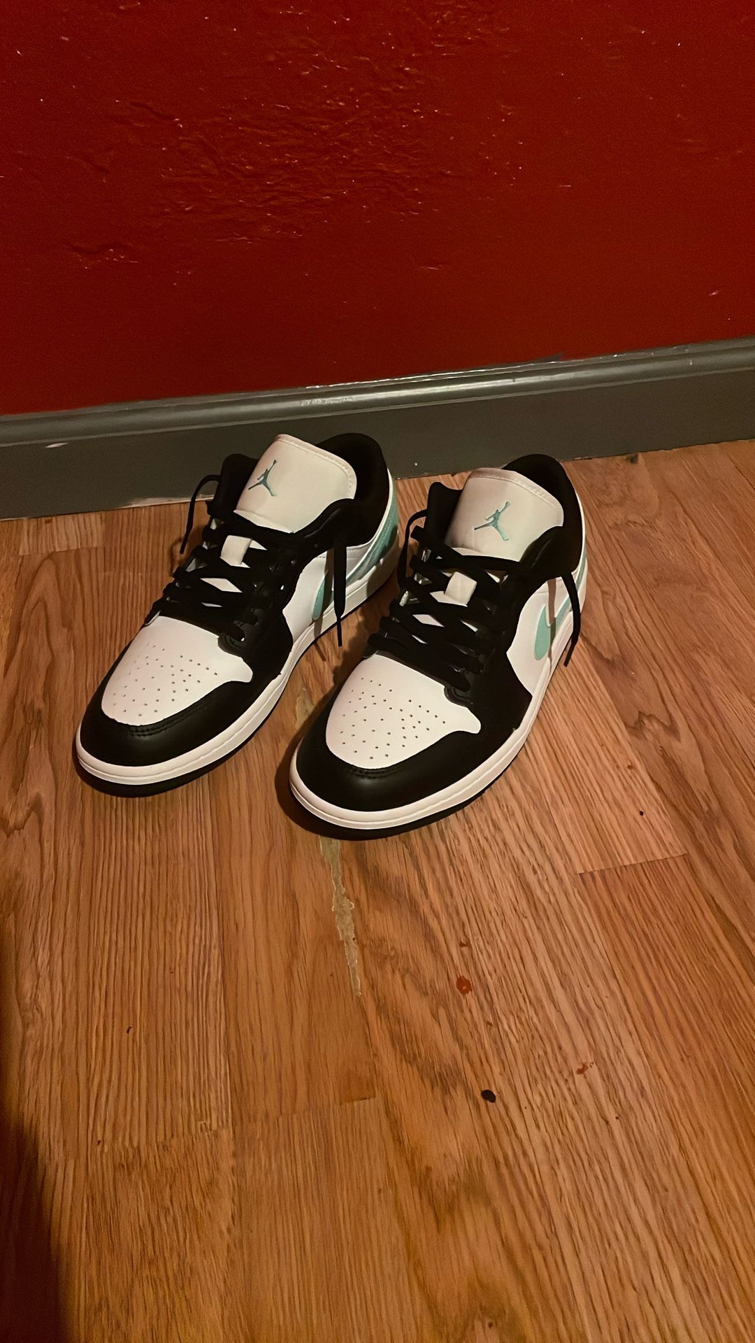 Jordan 1 Low Green Glow Retro