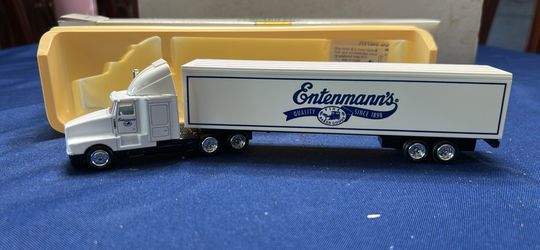 Entenmann’s collection tractor trailer