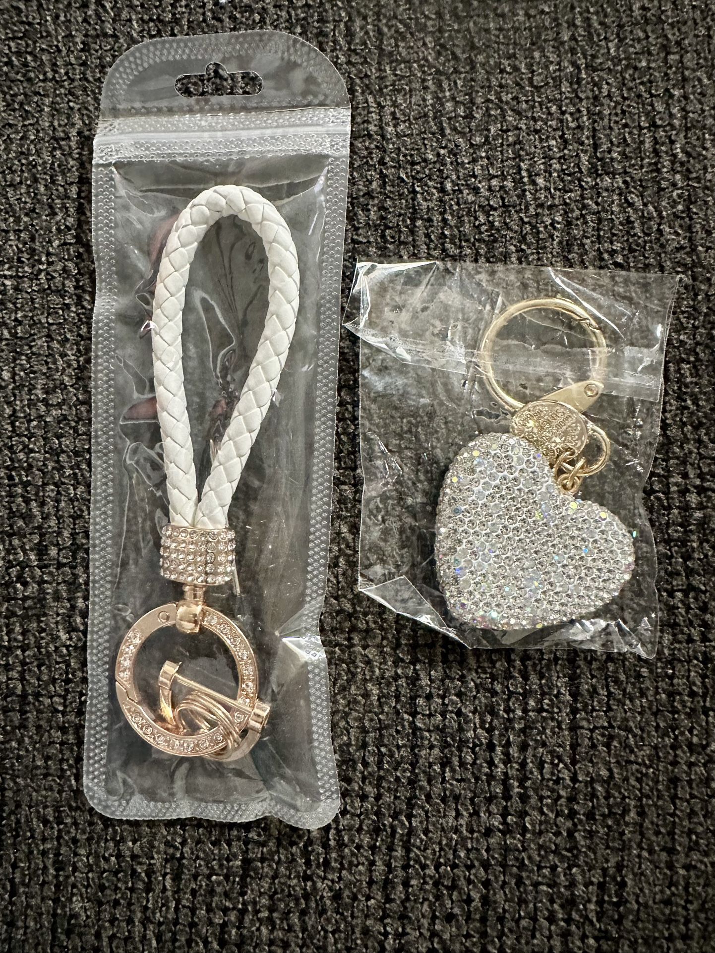 New In Bag/ BIG BLING HEART KEYCHAIN FOR PURSE/BAG/HAND ROPE & LOCKETS TO HOLD KEYS SAFELY! BEAUTIFUL IN PERSON AND HEART HAS WEIGHT…..1 AVAILABLE