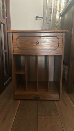 Thomas Pacconi Classics Record Player Stand (Model TPC-MSE-124).