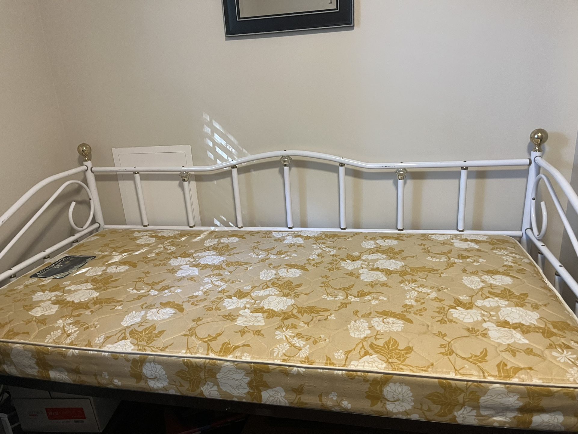 Antique Metal Daybed 