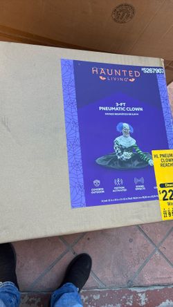 Halloween Haunted Living 3ft Pneumatic Clown 