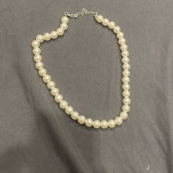 Jumbo Pearl Necklace ( Fake Pearls )