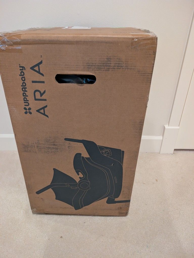 New Uppababy Aria Carseat With Base