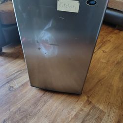 Mini Fridge 