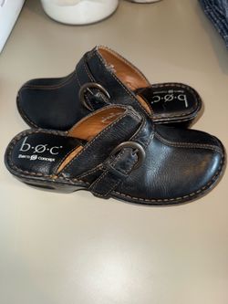 b.ø.c. Born Concept Black Leather Buckle Clogs / Mules – Size 7