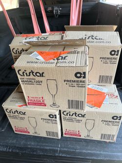 7 boxes of 12 champagne glasses