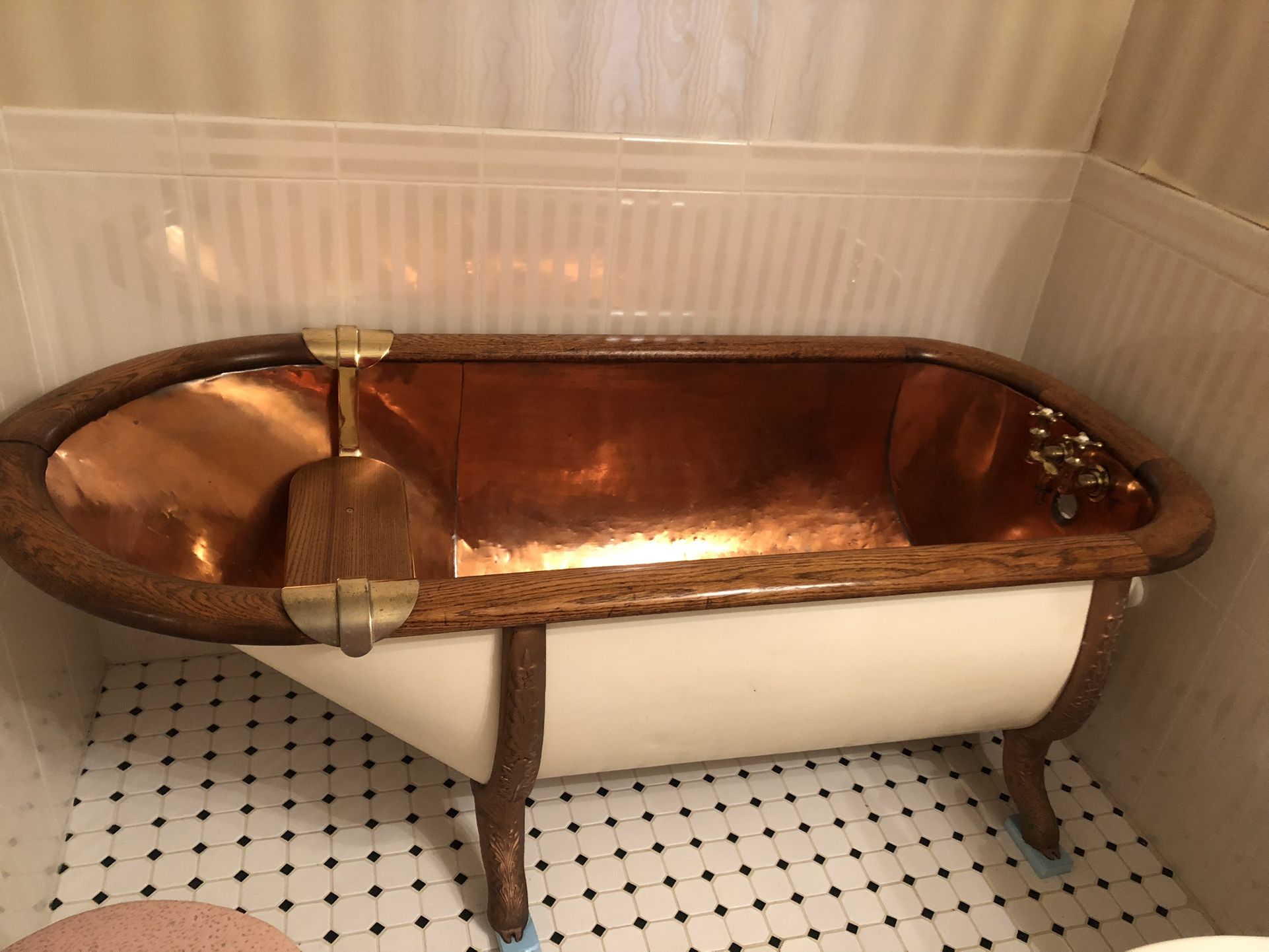 Gorgeous Antique Victorian Copper Bath Tub W/Claw feet & Oak Trim