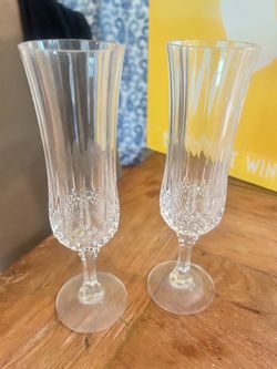 Crystal toast flutes