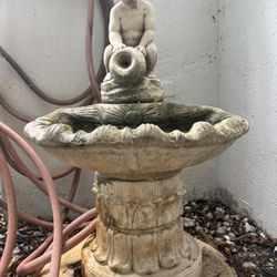 Beautiful Cement Or Concrete Vintage Garden Statue Birdbath Fountain (no motor).  Beautiful Detail With Boy Child Angel Cherub Cupid Statue On Top. 