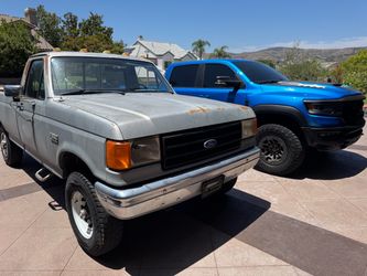 Ford F250 4x4 EFI 4.9 6 cylinder rare truck