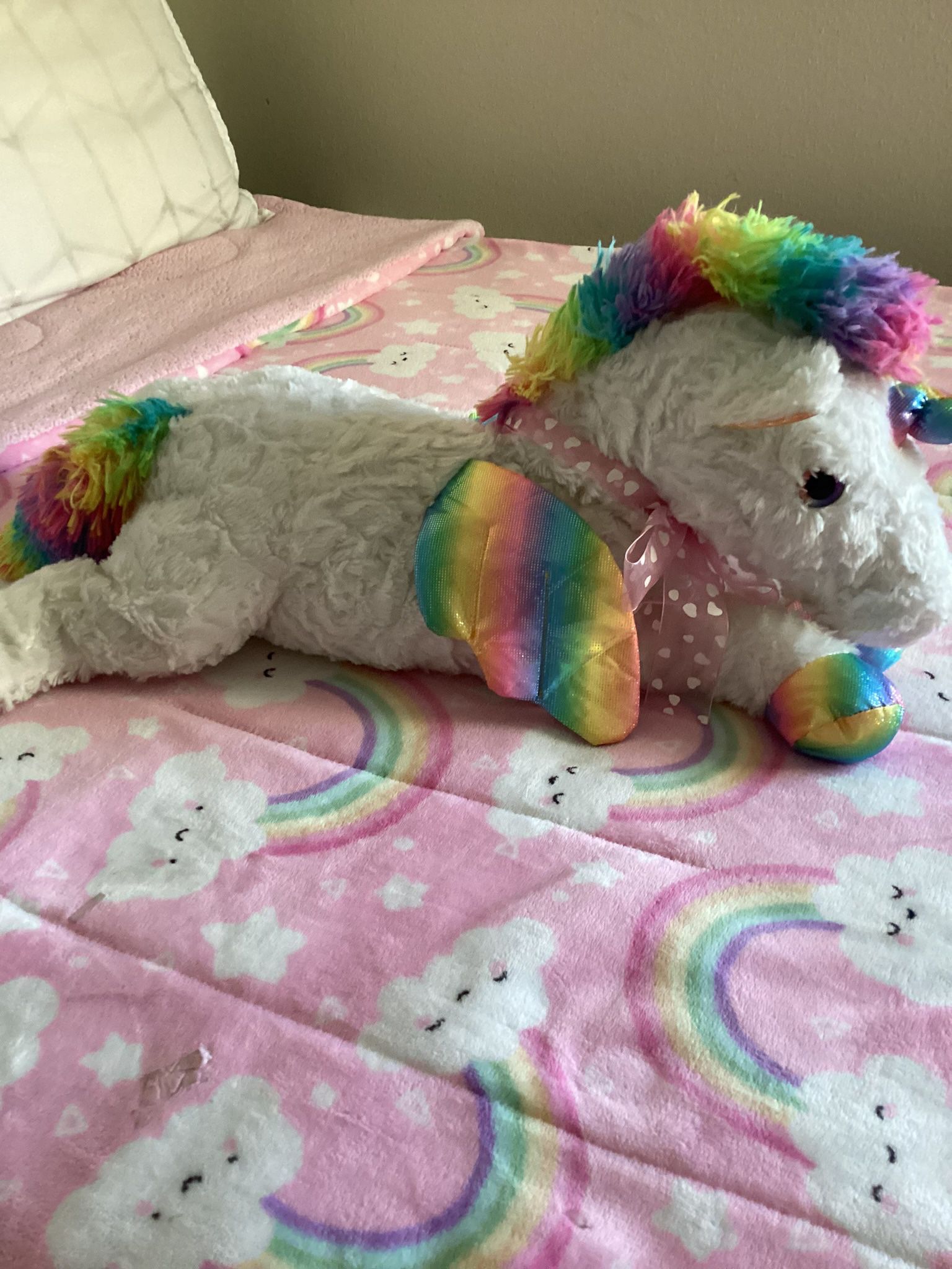  Cute White And Rainbow Unicorn Plushie For Little Girl 