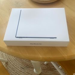 MacBook Air 13” M4 CHIP, 16GB, 256 GB, unopened