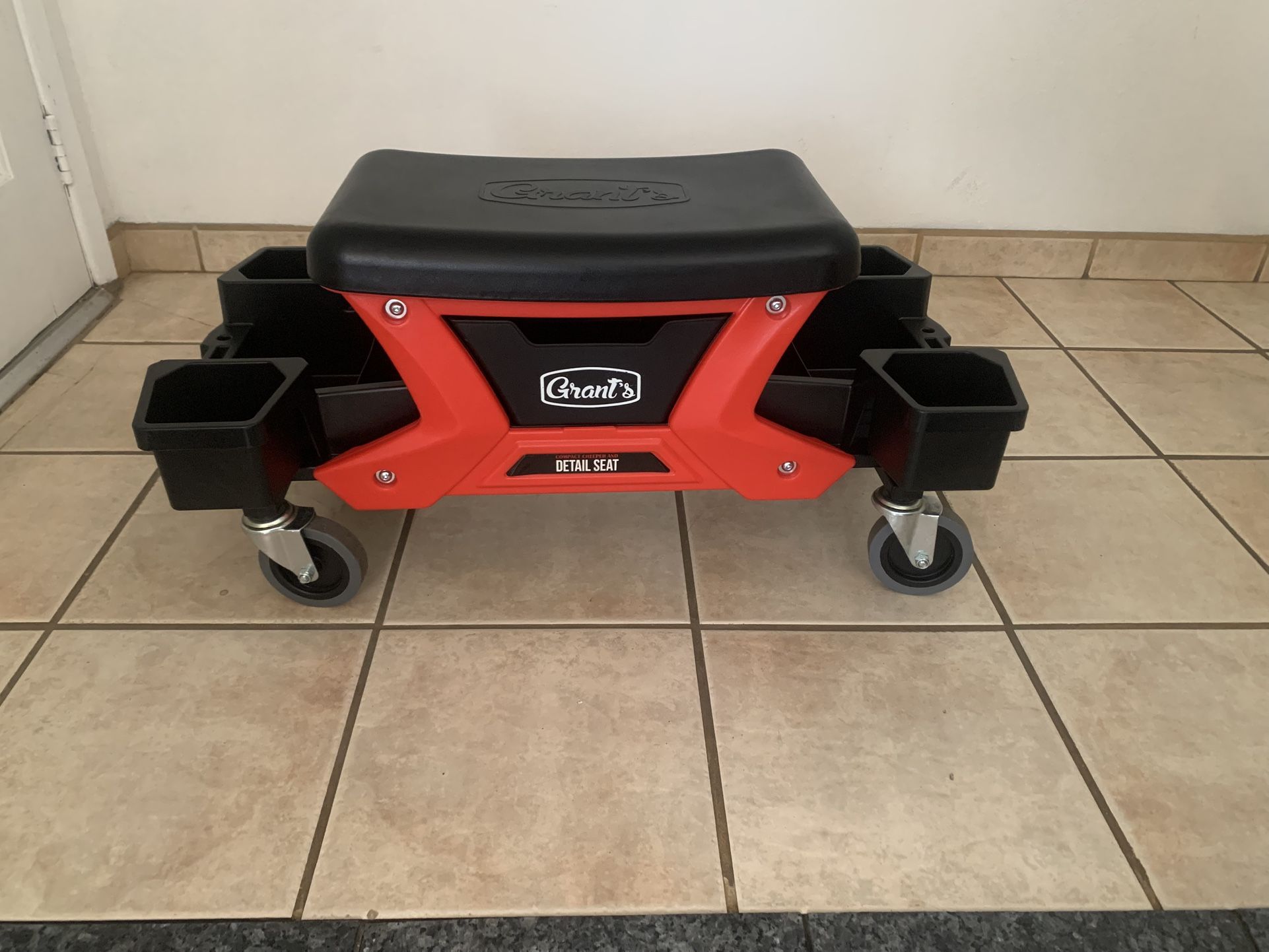 GRANT'S Compact Detail Seat