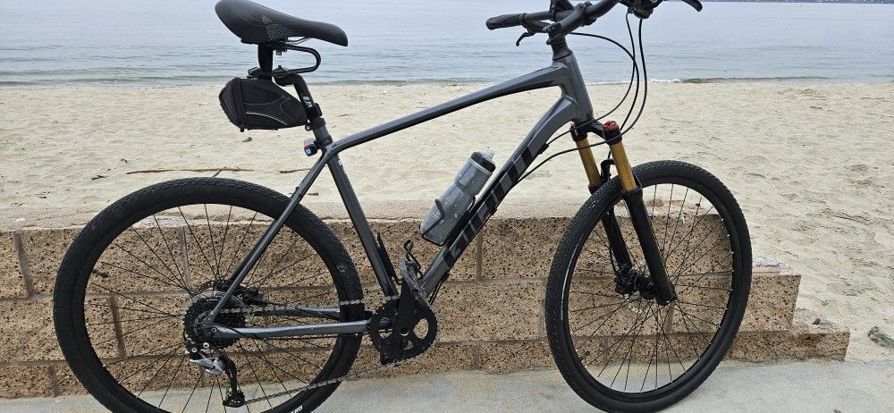 Giant hybrid bike XL frame