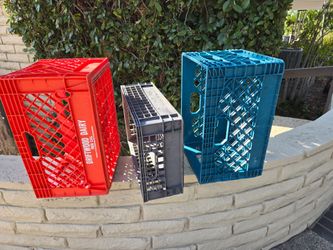 3 plastic crates