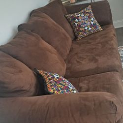 🛋️ 2-Piece chocolate Set – $500

Includes a 3-seater sofa and a 2-seater loveseat
