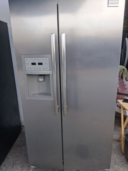 Frigidaire Professional Side-by-Side Refrigerator fully functional